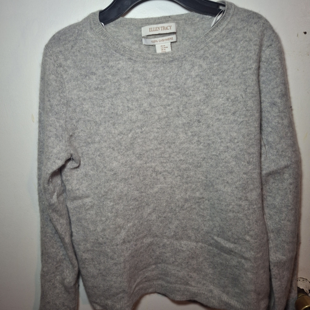 Ellen‎ Tracy Soft Gray Crew Neck Sweater